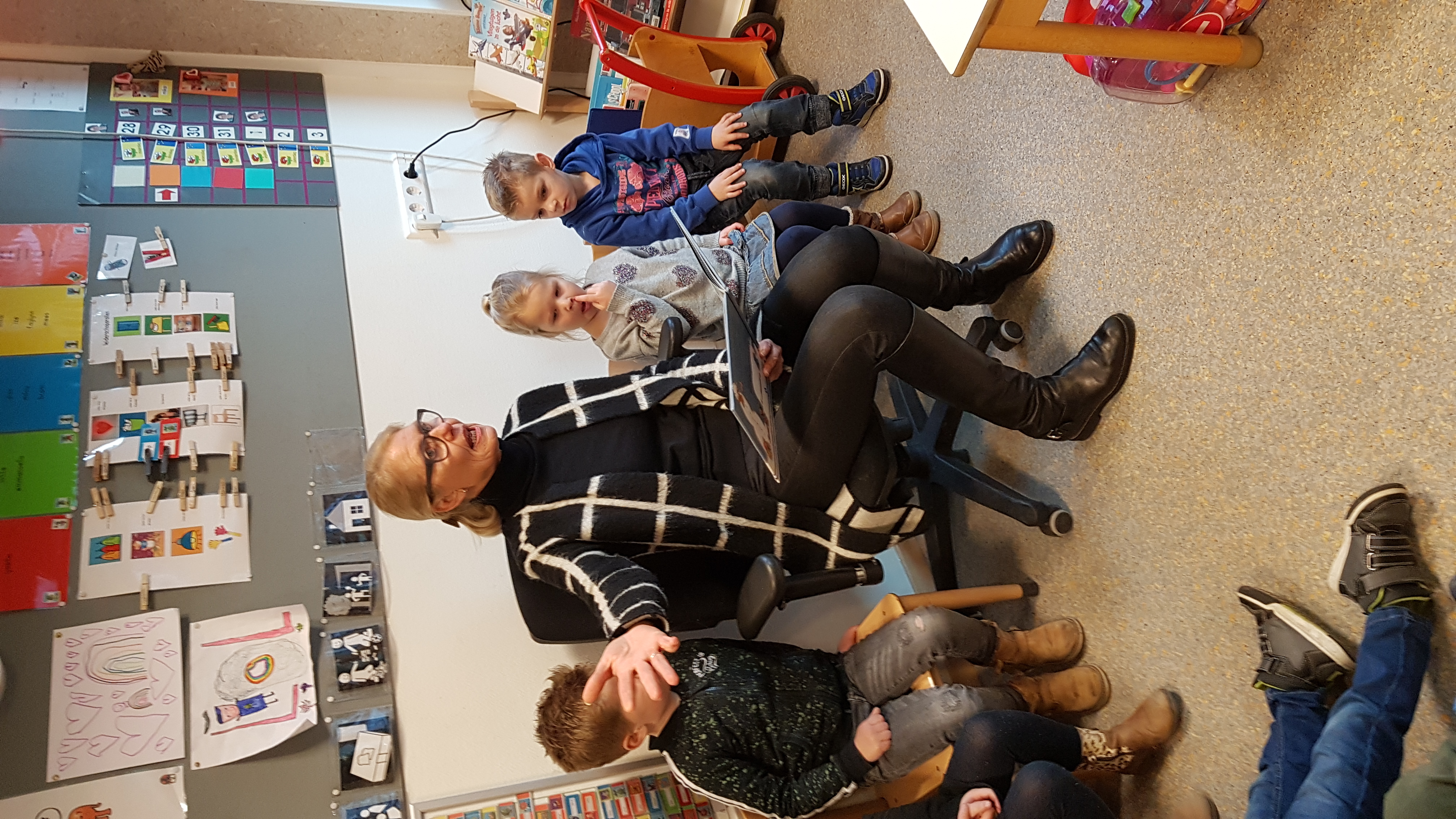 Juf Anne Marie voorlezen 